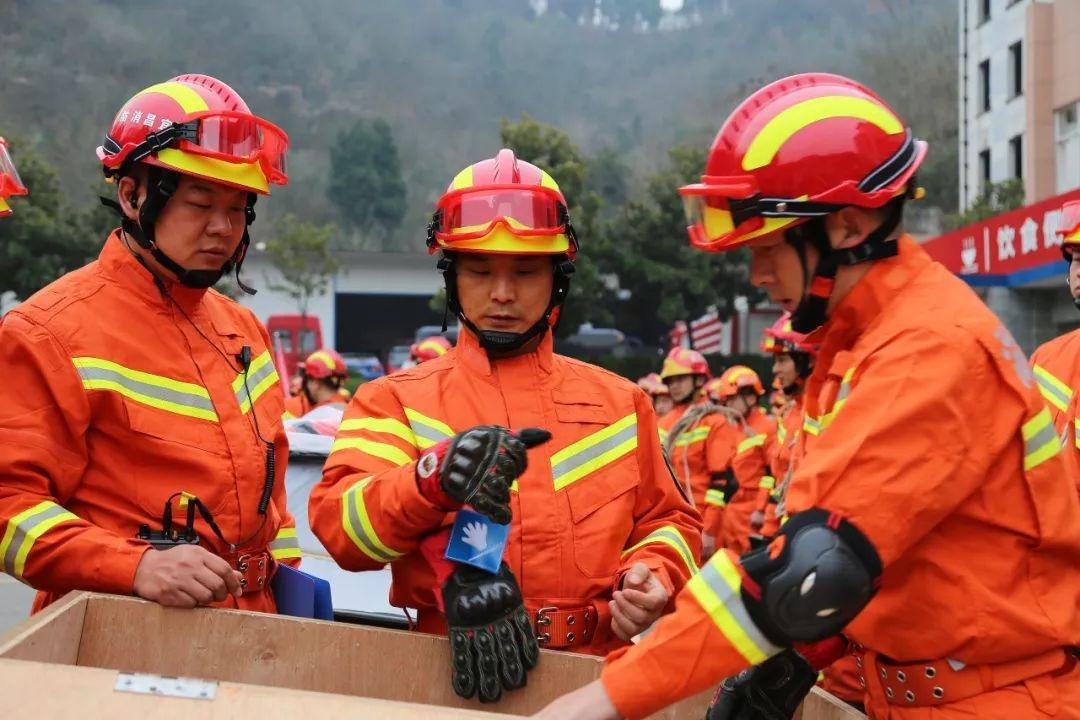 4000年前地震母亲用身体护住孩子